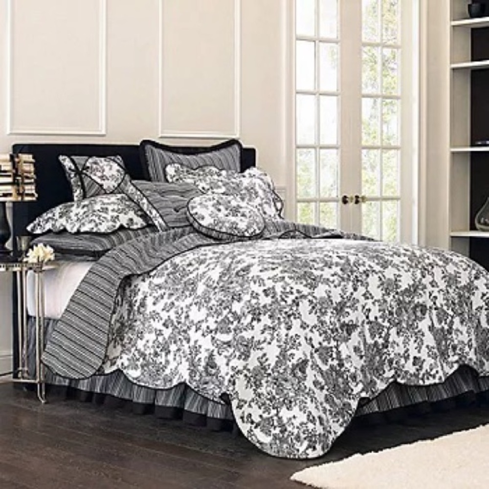 Toile Garden Quilt